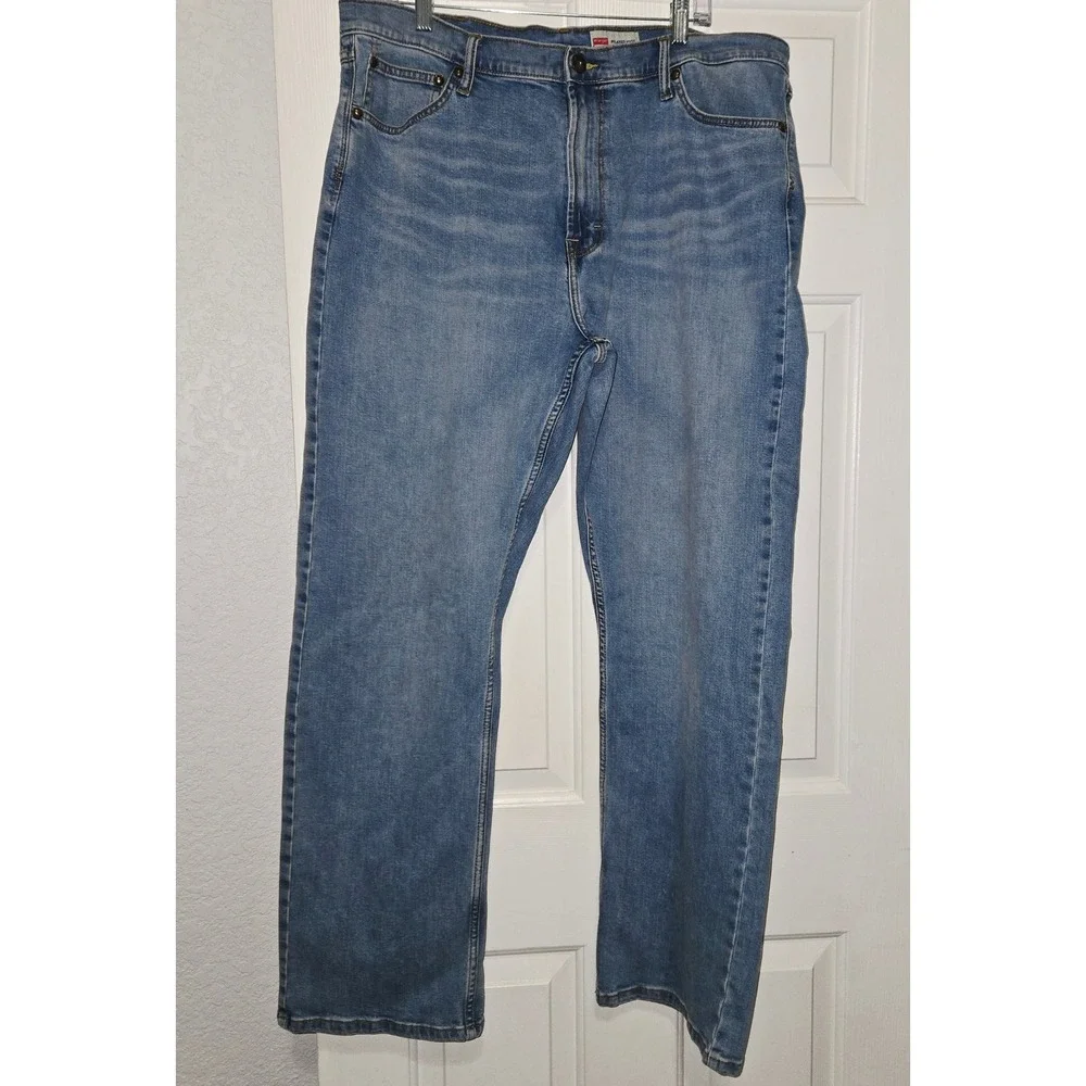 Wrangler Premium Quality Relaxed Bootcut Jean Comfort Guaranteed Light Wash S 38